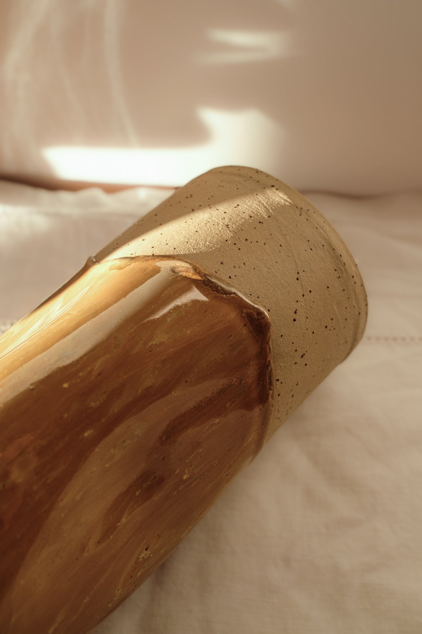 Vase en céramique – Pièce unique « Détails x Ollaemporium »